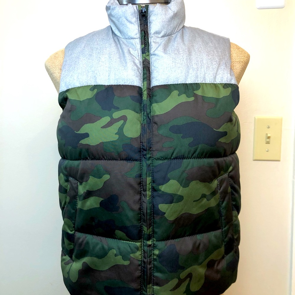 OLD NAVY BOYS PUFFER VEST